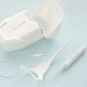 デンタルフロスや歯間ブラシの使用